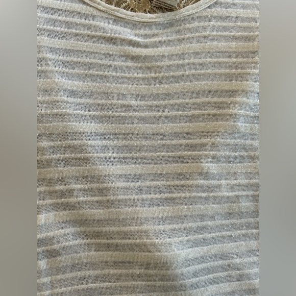 Daytrip Sandy Beige Short Sleeve Crocheted Lace Back Top. Size Small - Picture 3 of 13